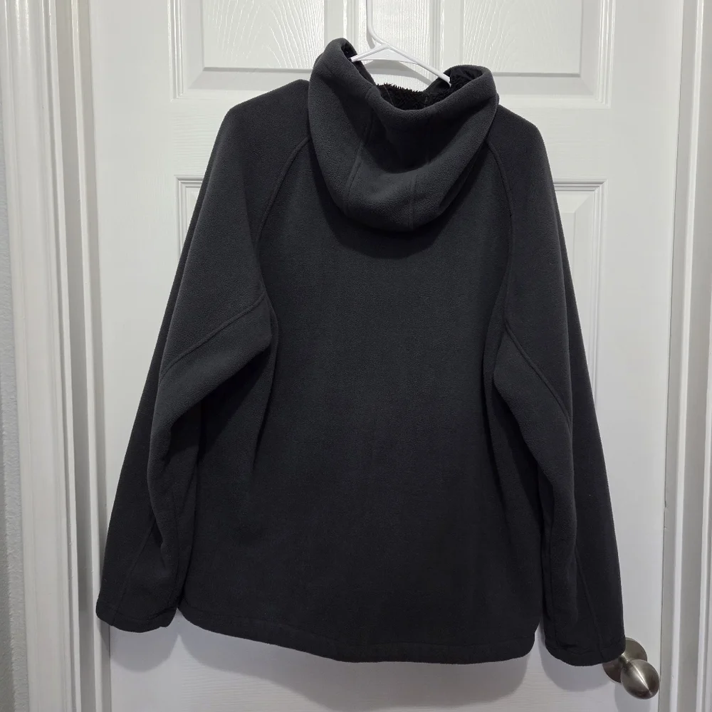 New Balance details hood